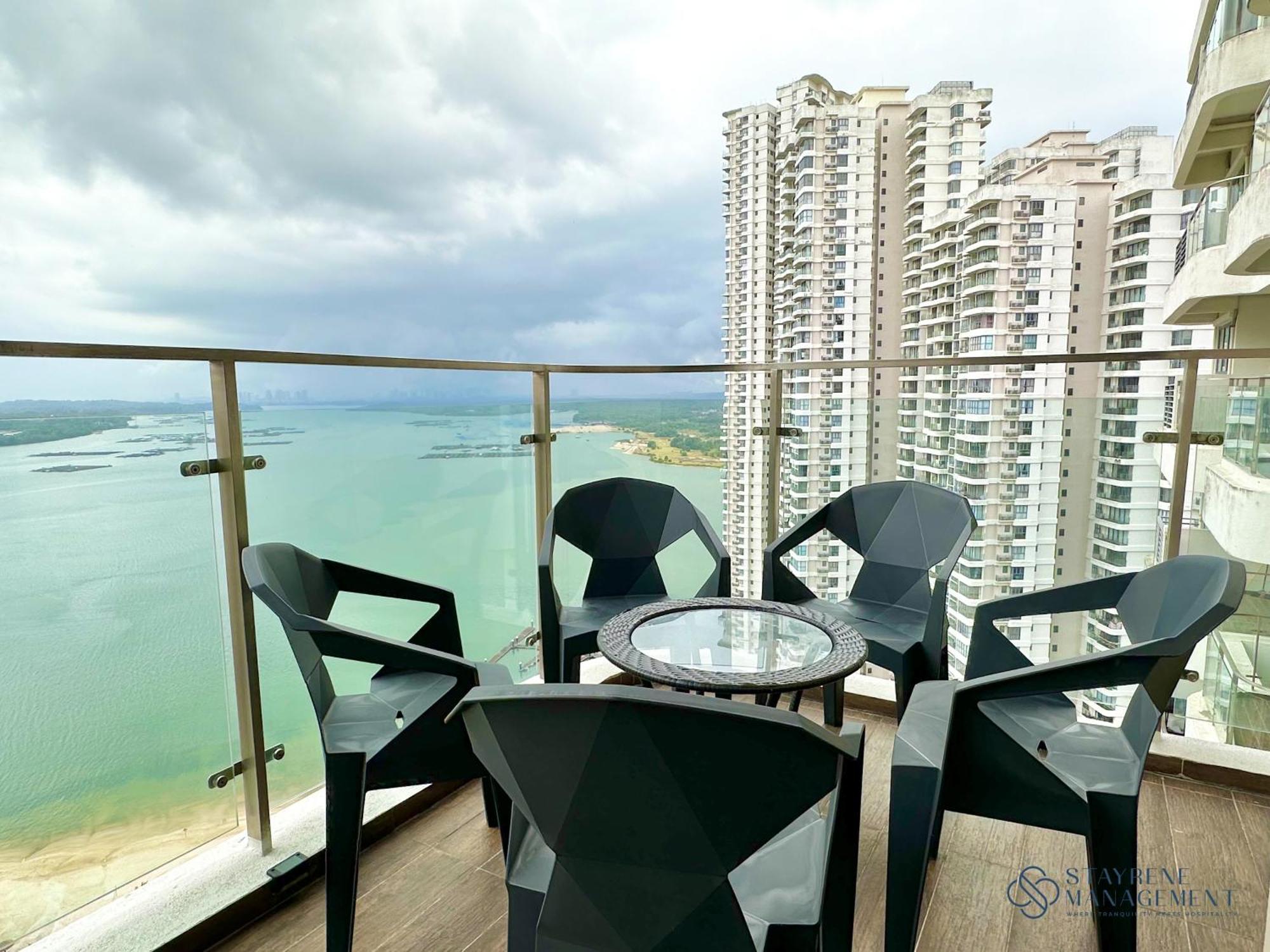 Apartemen Country Garden Danga Bay Sunset View By Stayrene