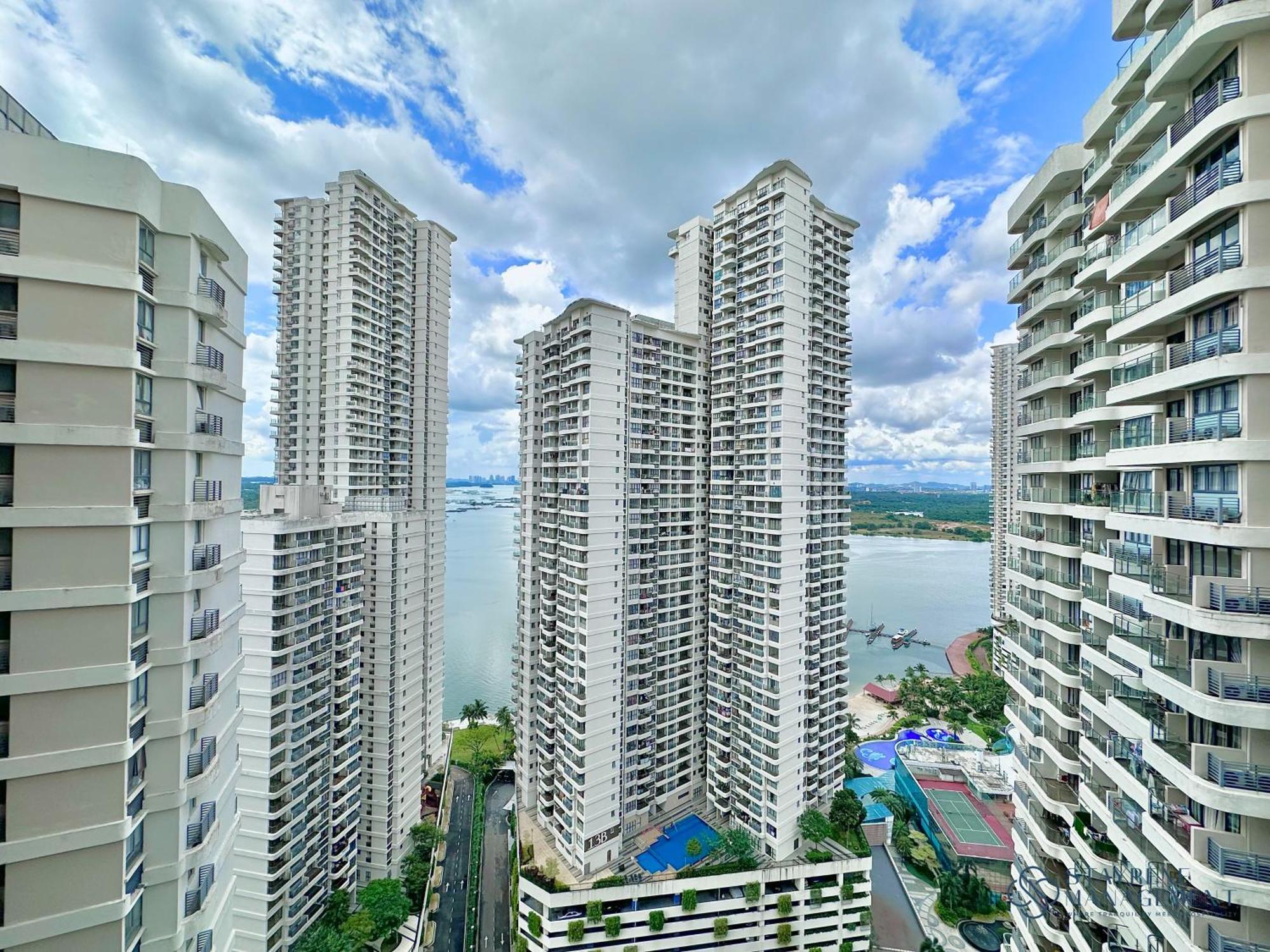 Apartemen Country Garden Danga Bay Sunset View By Stayrene