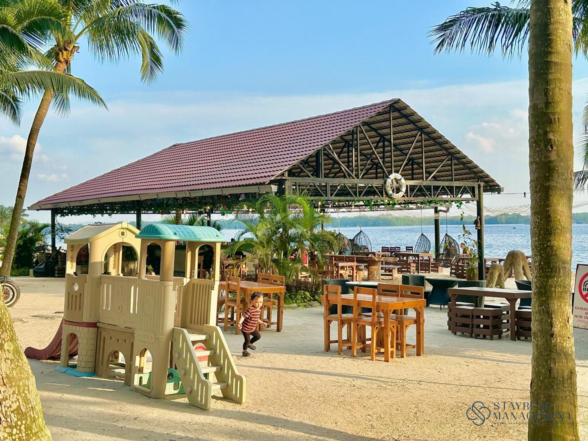 Country Garden Danga Bay Sunset View By Stayrene *